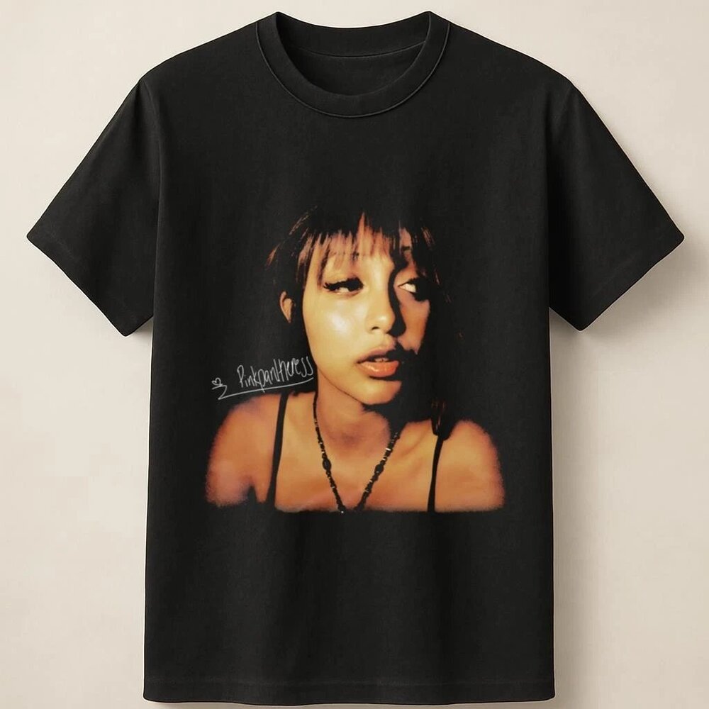 PinkPantheress Music Star Close-Up In Warm Lighting Graphic Unisex T Shirt 166
